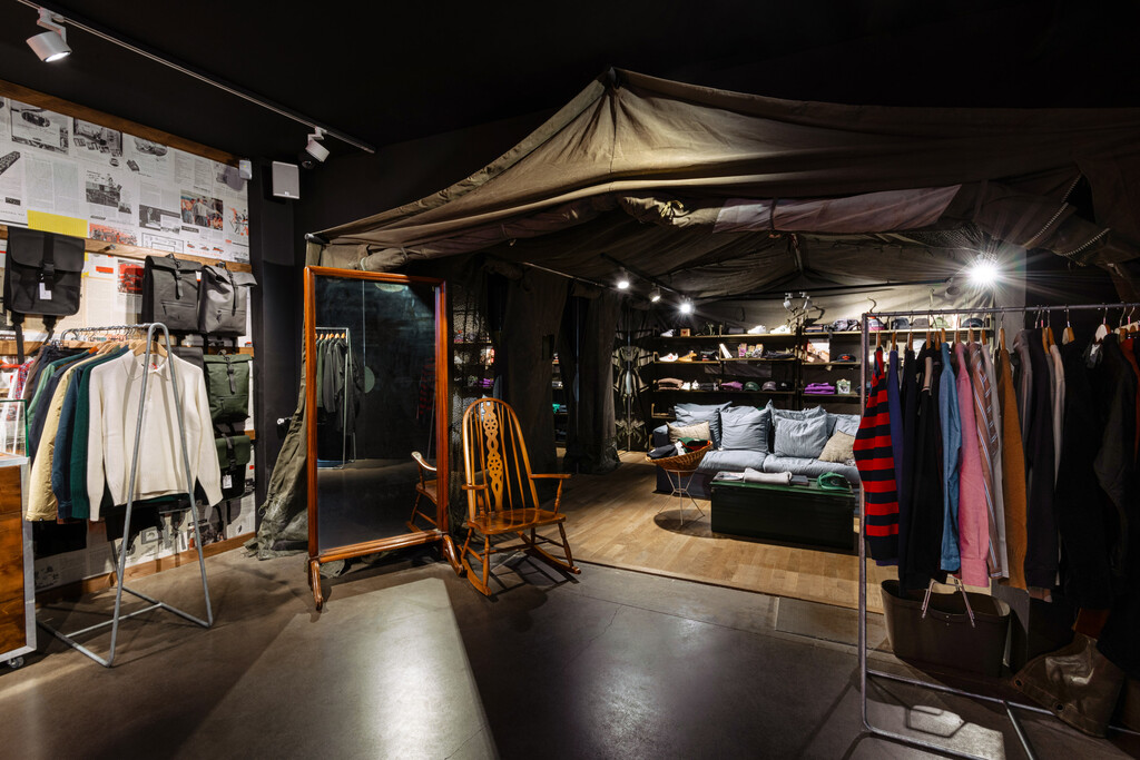 Merci Hommes — JULES MESNY DESCHAMPS - © intech