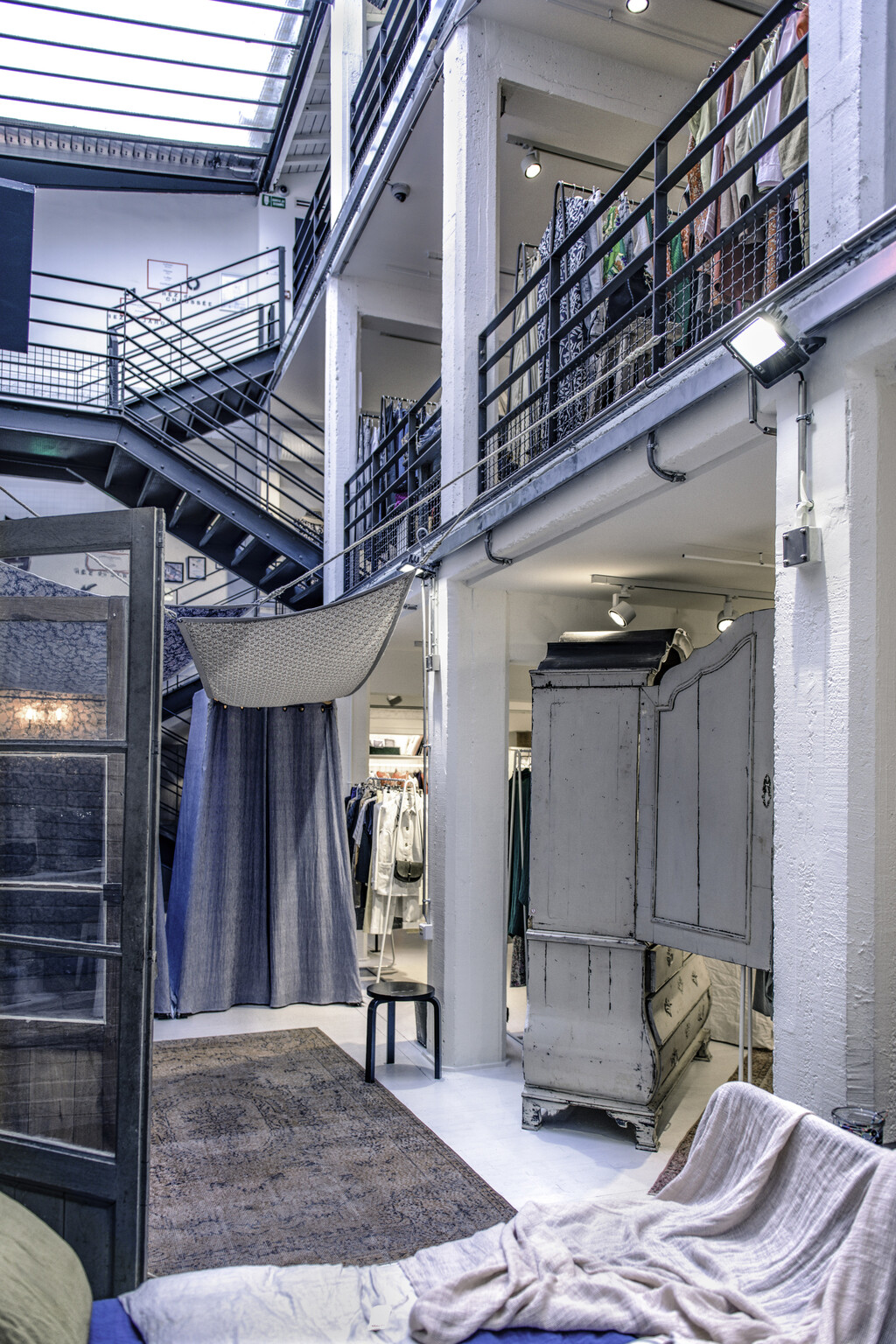 Merci Maison — JULES MESNY DESCHAMPS - © intech