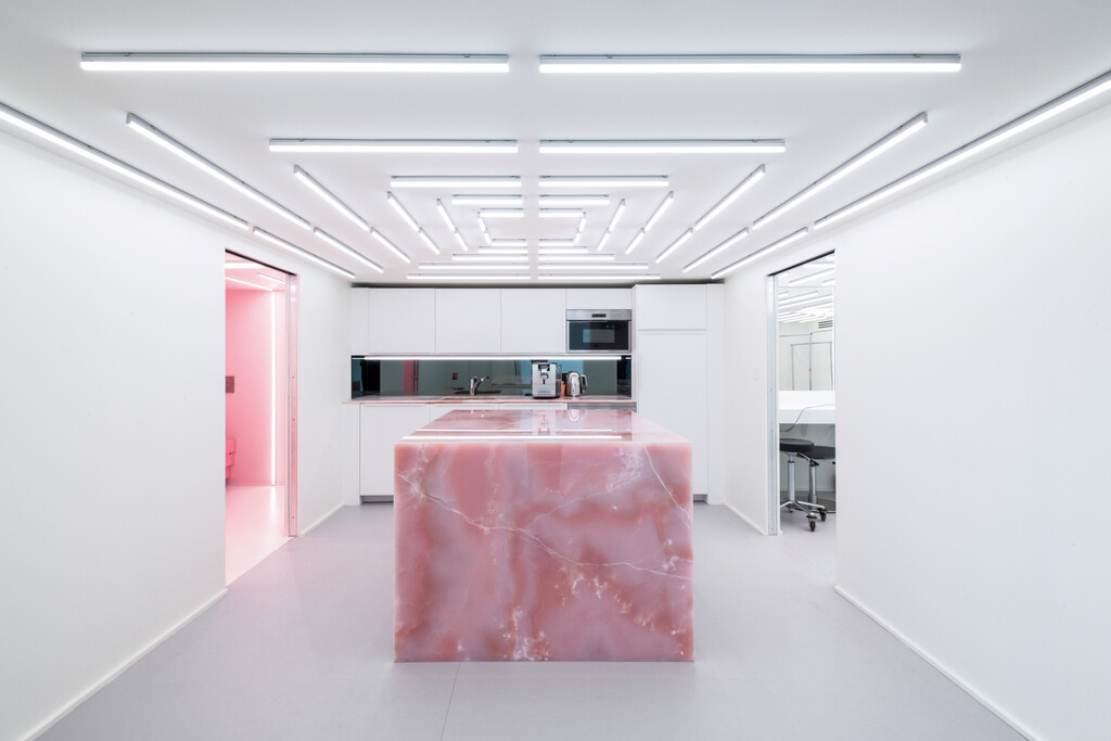 Sunny Side Studio Photos — NADIA ODIN - © intech