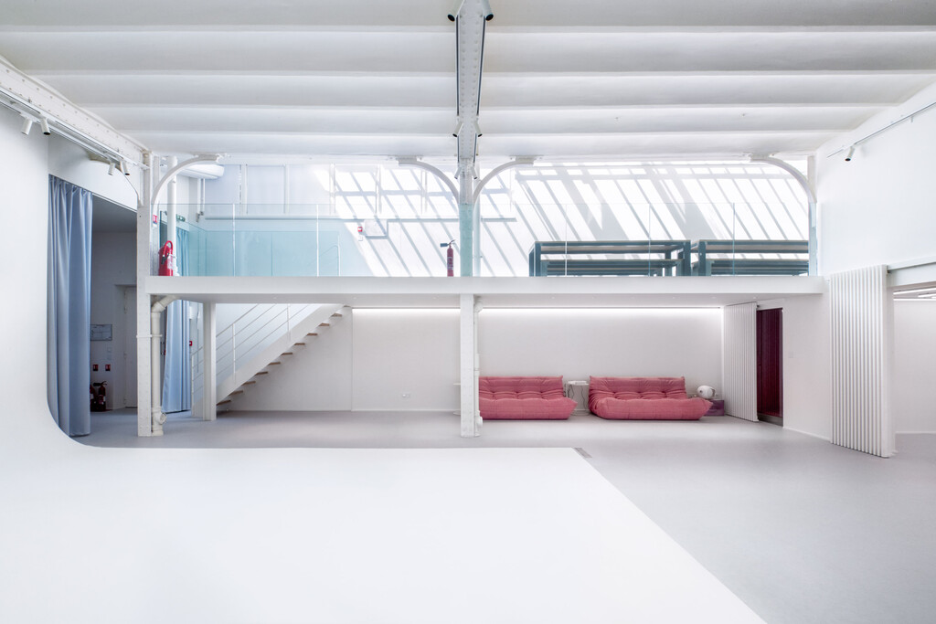 Sunny Side Studio Photos — NADIA ODIN - © intech