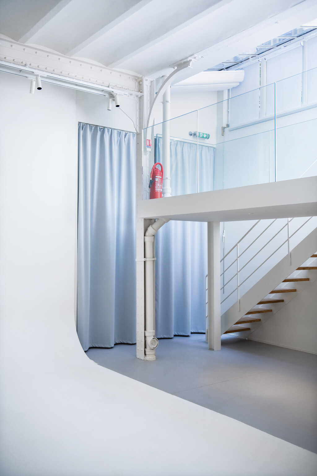 Sunny Side Studio Photos — NADIA ODIN - © intech