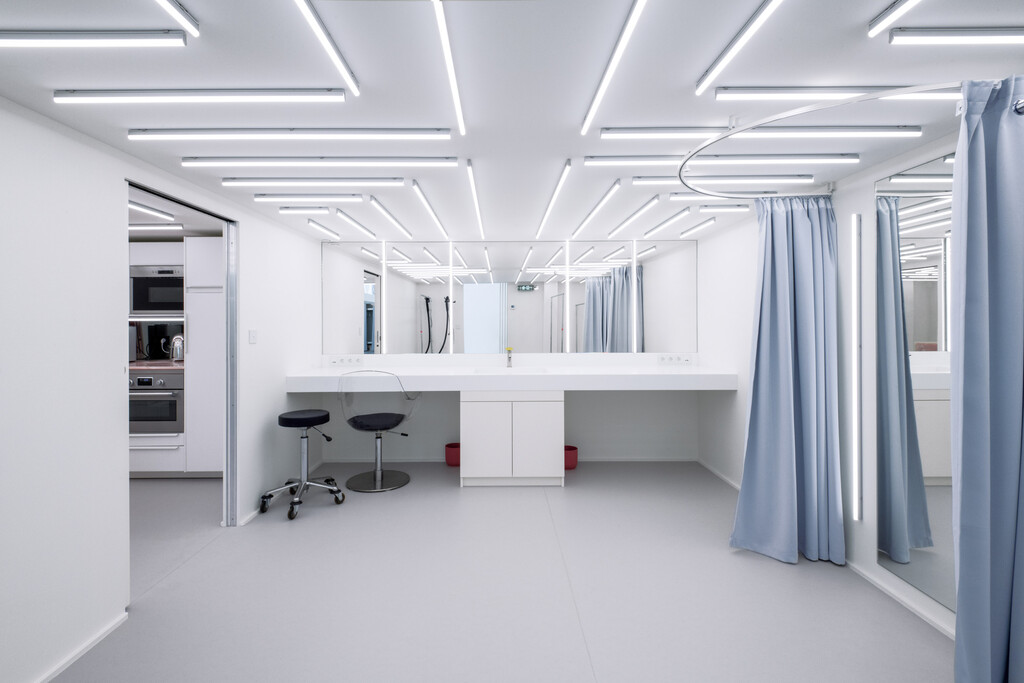 Sunny Side Studio Photos — NADIA ODIN - © intech