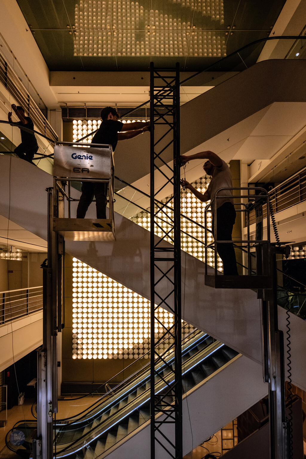 Galeries Lafayette Haussmann — MATIERE NOIRE - © intech