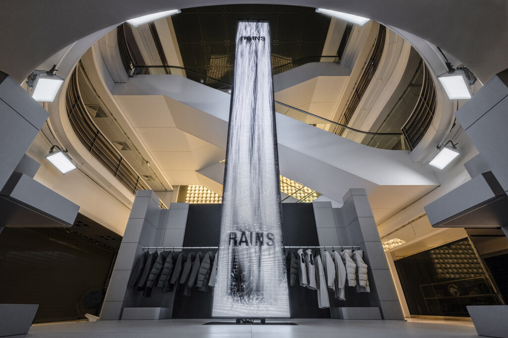 Galeries Lafayette Haussmann — MATIERE NOIRE - © intech