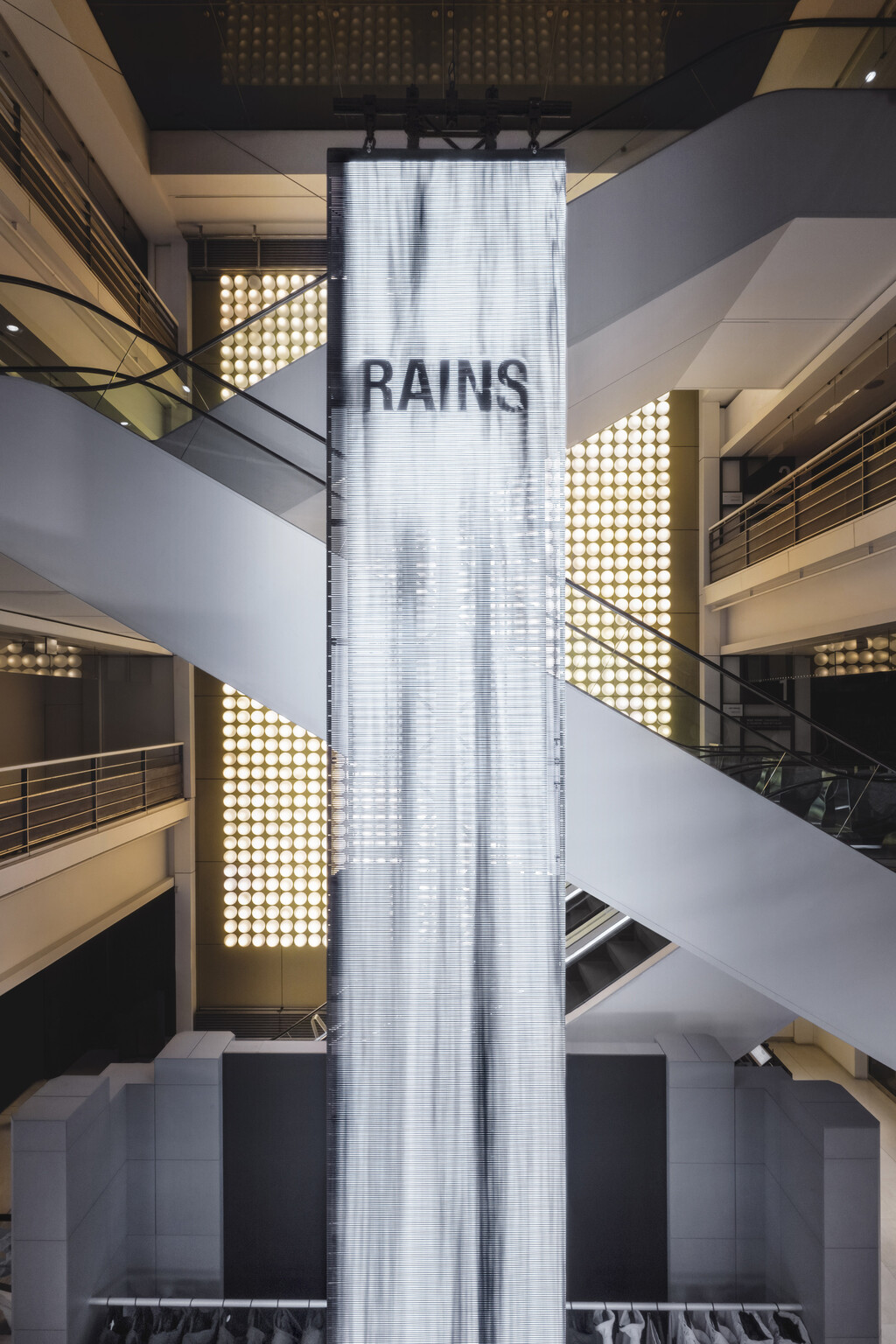 Galeries Lafayette Haussmann — MATIERE NOIRE - © intech